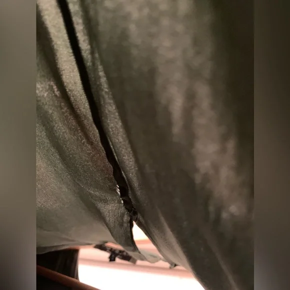 π¦πΏ Flutter into Fashion! Halston Heritage Green Blouse - Size L πΏπ¦ - Picture 7 of 15